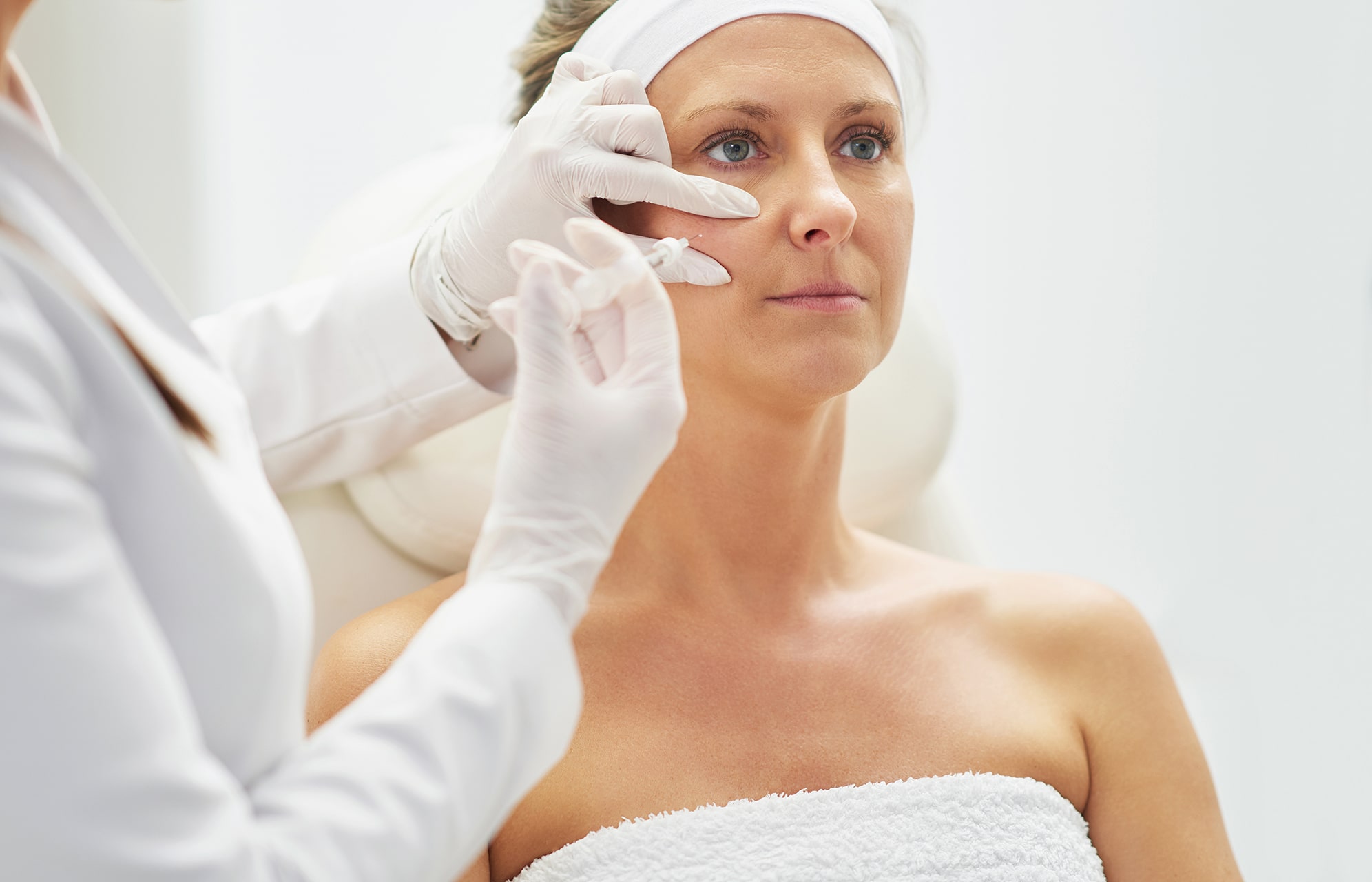 Bioestimuladores de colágeno: la revolución de la medicina estética natural 1 a scene of medical cosmetology treatments botulinu 2025 01 09 02 01 54 utc min