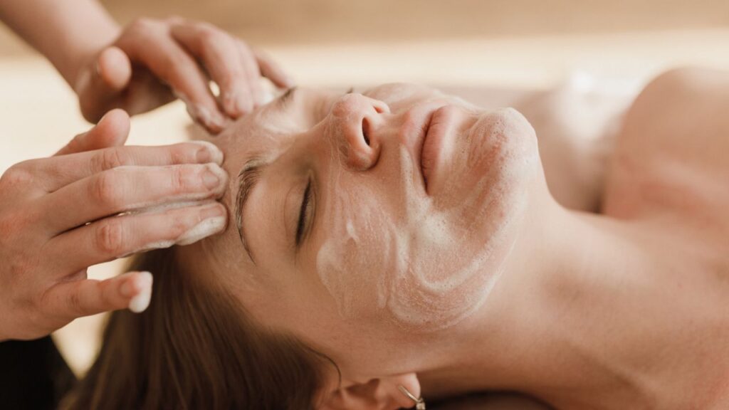 Miliums: ¿Qué son y cómo tratarlos? 3 skin care mujer millium