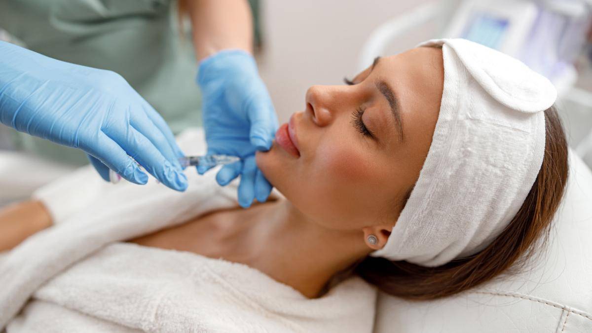Marcación mandibular con ácido hialurónico en Uve Gara: definición facial sin cirugía en Granada 2 marcacion mandibular acido hialuronico g marcacion mandibular uvegara