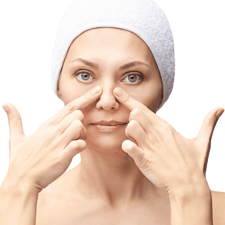 Mujer tocando su rostro, representando los efectos reafirmantes del rejuvenecimiento facial con Radiesse para redefinir el contorno y mejorar la elasticidad de la piel.